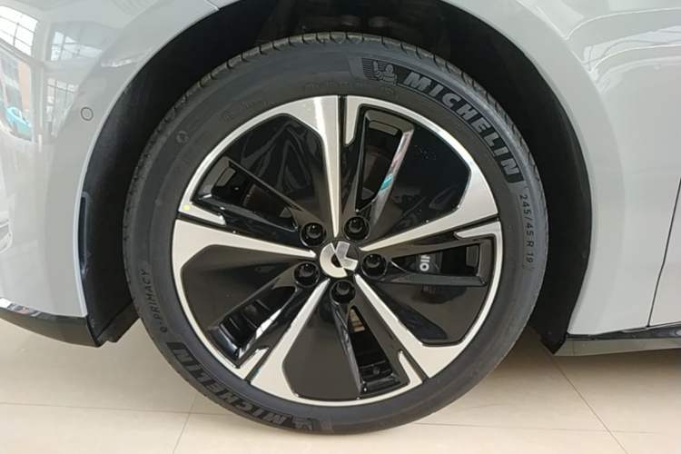 Used Nio ET5T 2025 75 kWh Touring Left Front Wheel Hub