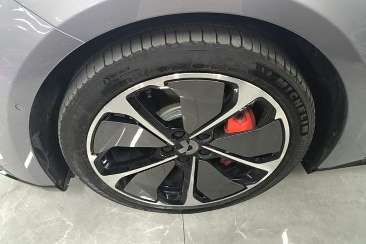Used Nio ET5T 2025 75 kWh Touring Left Front Wheel Hub