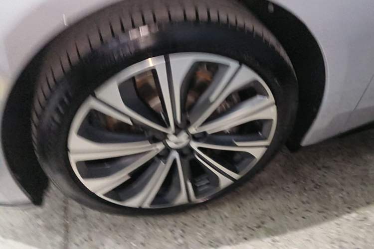 Used Nio ET5T 2025 75 kWh Touring Left Front Wheel Hub