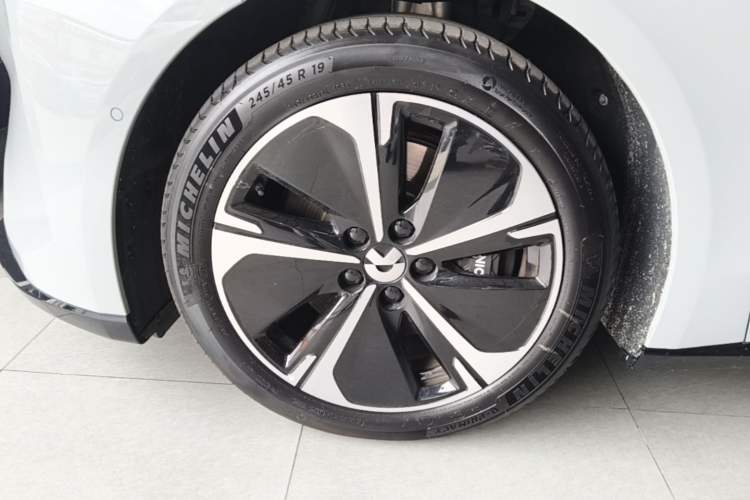 Used Nio ET5T 2025 75 kWh Touring Left Front Wheel Hub
