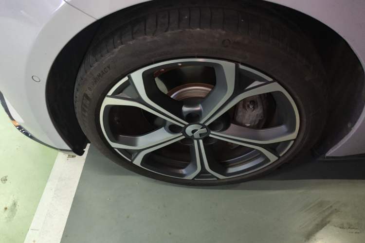 Used Nio ET5T 2025 75 kWh Touring Left Front Wheel Hub