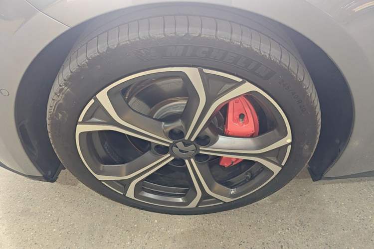 Used Nio ET5T 2025 75 kWh Touring Left Front Wheel Hub