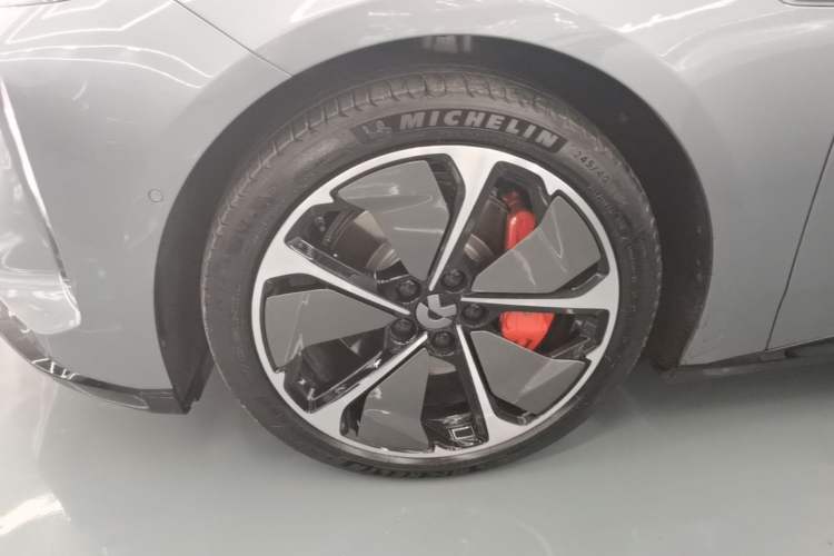 Used Nio ET5T 2025 75 kWh Touring Left Front Wheel Hub