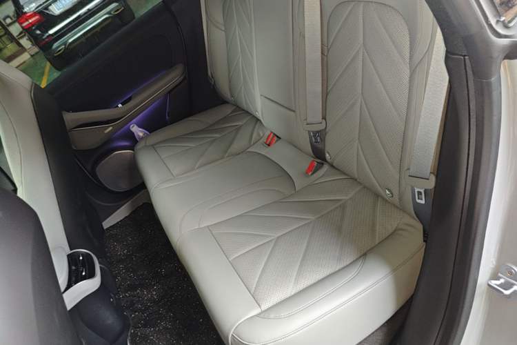 Used Nio ET5T 2025 75 kWh Touring Left Rear Seat