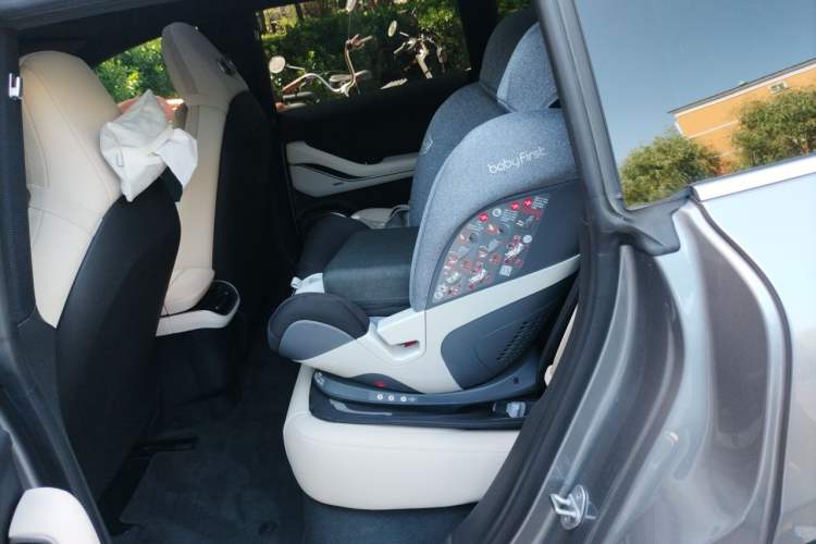 Used Nio ET5T 2025 75 kWh Touring Left Rear Seat