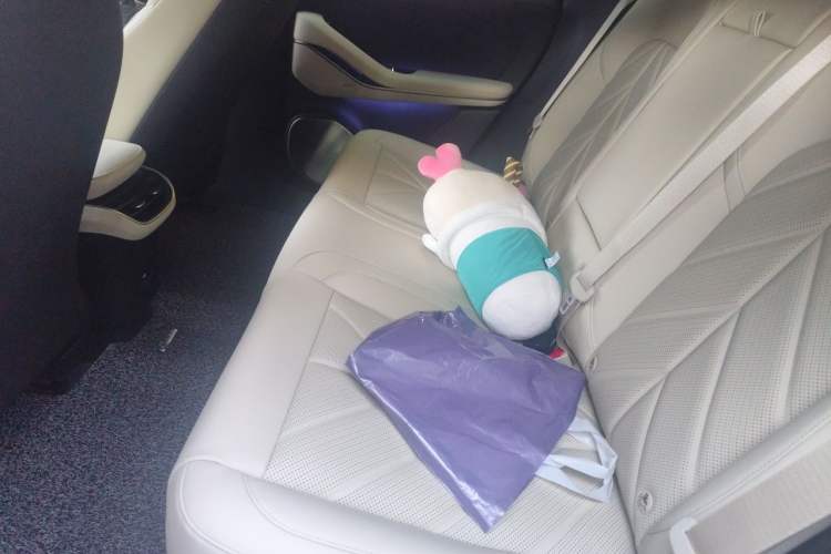 Used Nio ET5T 2025 75 kWh Touring Left Rear Seat