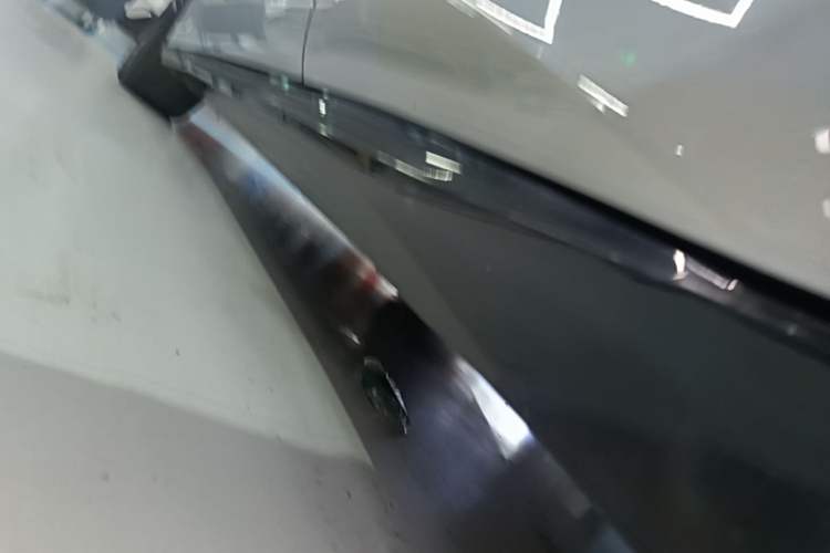 Used Nio ET5T 2025 75 kWh Touring Left Side Sill