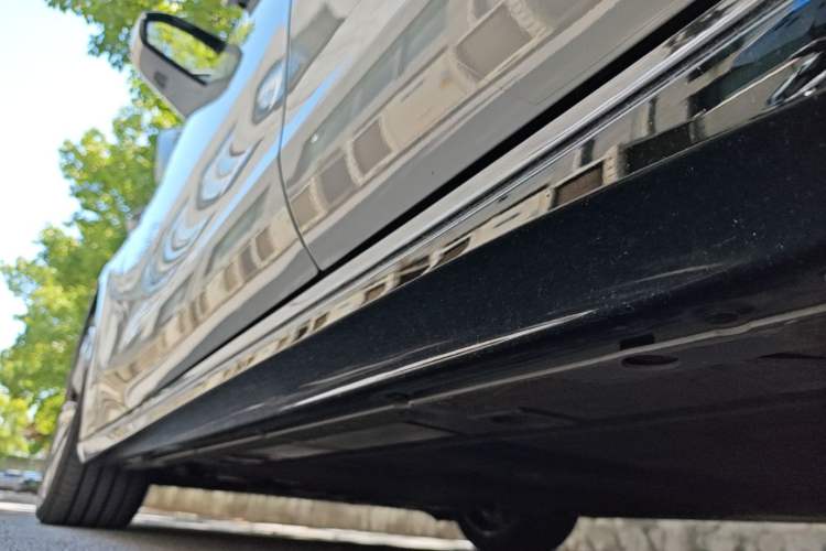 Used Nio ET5T 2025 75 kWh Touring Left Side Sill