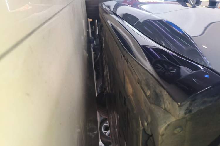Used Nio ET5T 2025 75 kWh Touring Left Side Sill