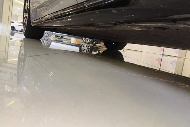 Used Nio ET5T 2025 75 kWh Touring Left Side Sill