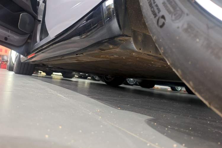 Used Nio ET5T 2025 75 kWh Touring Left Side Sill