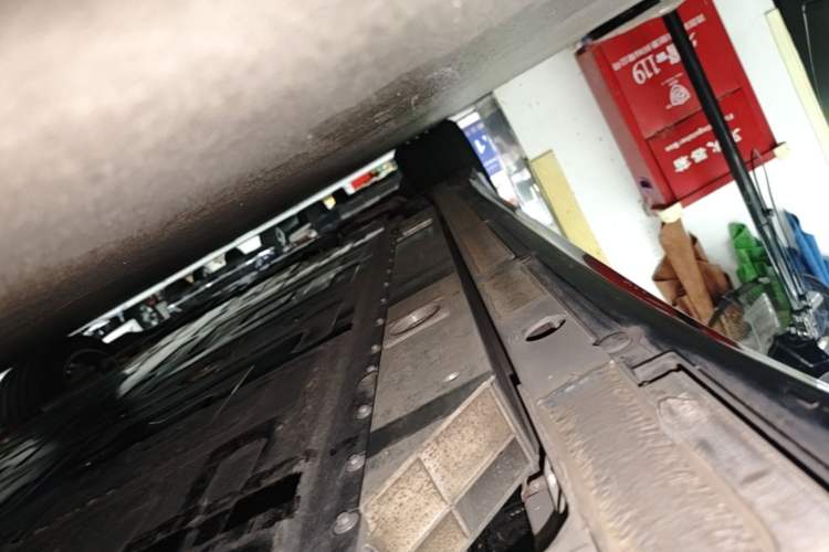 Used Nio ET5T 2025 75 kWh Touring Left Side Sill