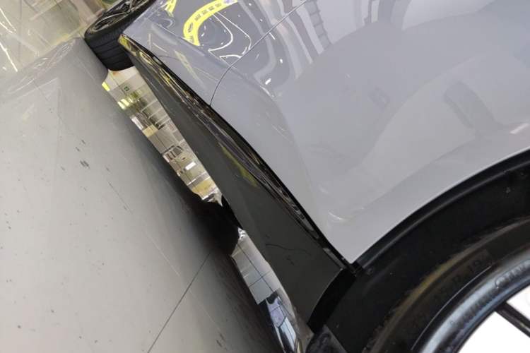 Used Nio ET5T 2025 75 kWh Touring Left Side Sill