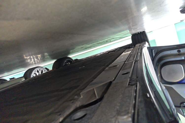Used Nio ET5T 2025 75 kWh Touring Left Side Sill