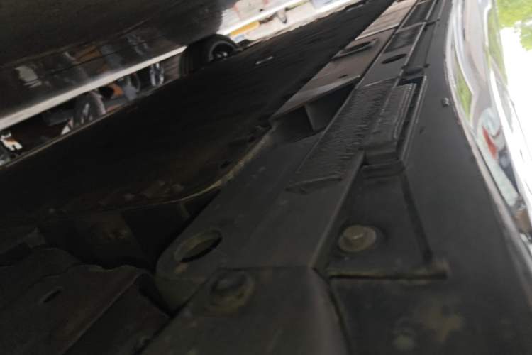 Used Nio ET5T 2025 75 kWh Touring Left Side Sill
