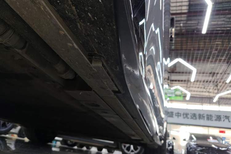 Used Nio ET5T 2025 75 kWh Touring Left Side Sill