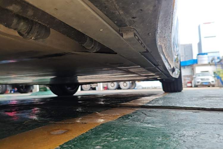 Used Nio ET5T 2025 75 kWh Touring Left Side Sill