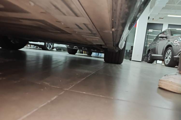 Used Nio ET5T 2025 75 kWh Touring Left Side Sill