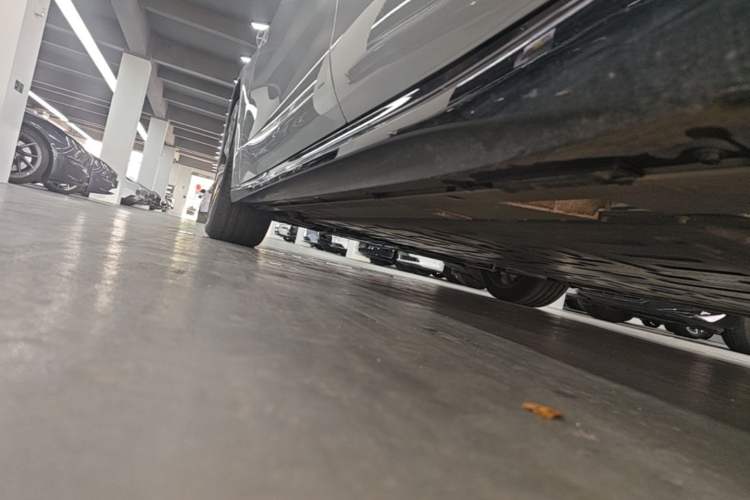 Used Nio ET5T 2025 75 kWh Touring Left Side Sill