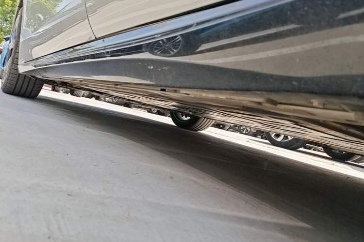Used Nio ET5T 2025 75 kWh Touring Left Side Sill
