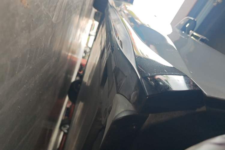 Used Nio ET5T 2025 Model Champion Commemorative Edition, 75kWh Touring Left Side Sill