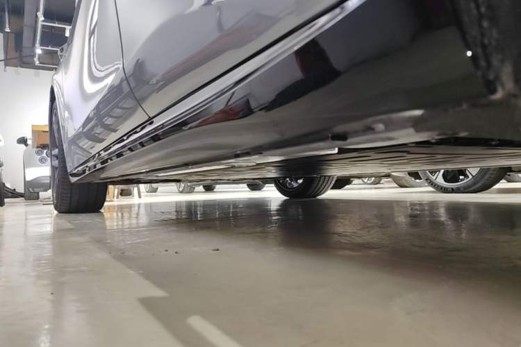 Used Nio ET5T 2025 Model Champion Commemorative Edition, 100kWh Touring Left Side Sill