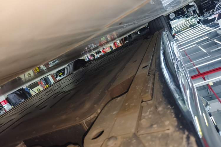 Used Nio ET5T 2025 75 kWh Touring Left Side Sill