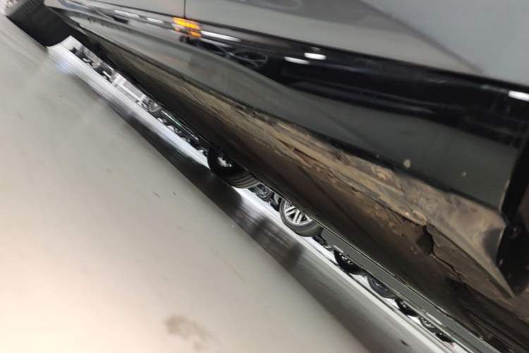 Used Nio ET5T 2025 75 kWh Touring Left Side Sill