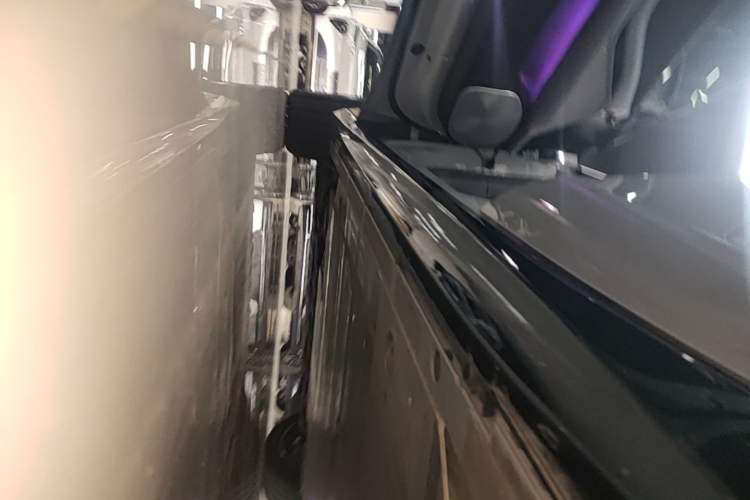 Used Nio ET5T 2025 75 kWh Touring Left Side Sill