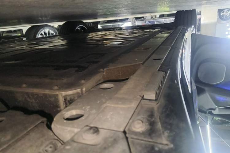 Used Nio ET5T 2025 75 kWh Touring Left Side Sill