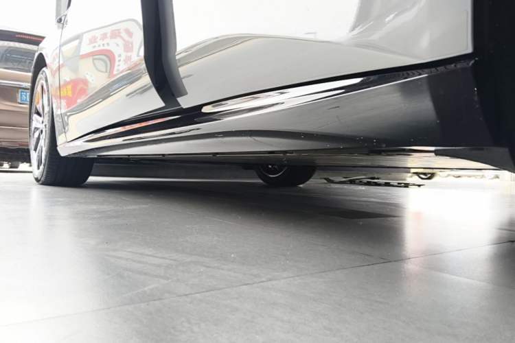 Used Nio ET5T 2025 75 kWh Touring Left Side Sill