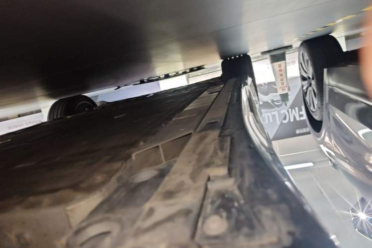 Used Nio ET5T 2025 75 kWh Touring Left Side Sill