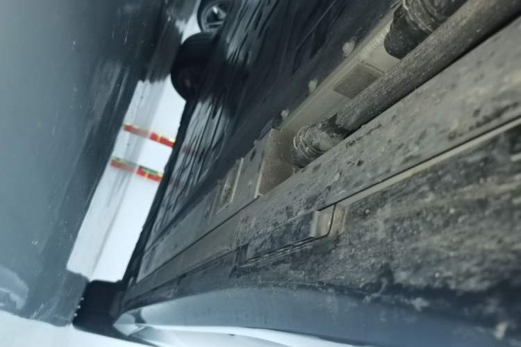 Used Nio ET5T 2025 75 kWh Touring Left Side Sill