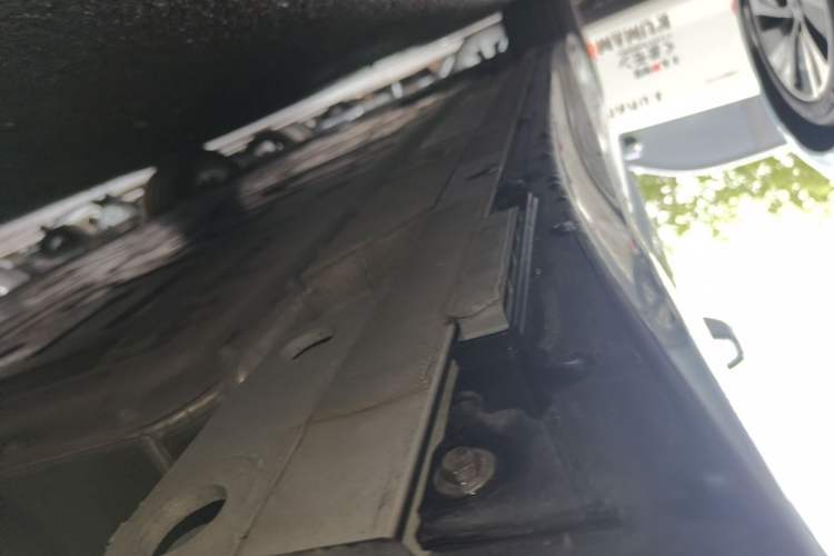 Used Nio ET5T 2025 75 kWh Touring Left Side Sill