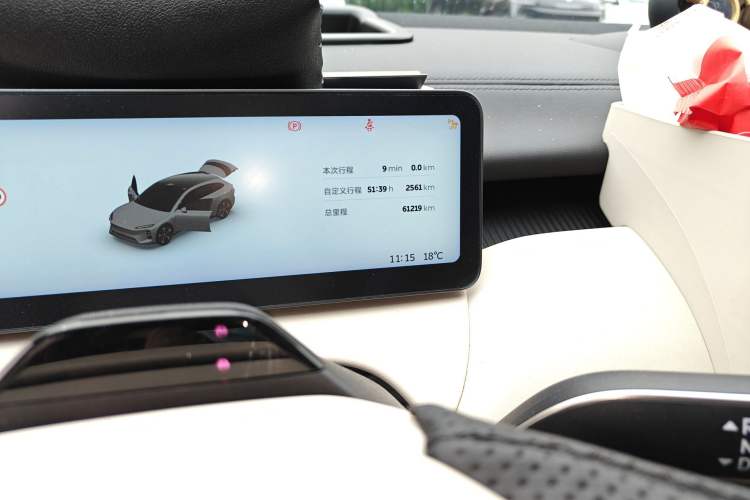 Used Nio ET5T 2025 75 kWh Touring Odometer Close Up