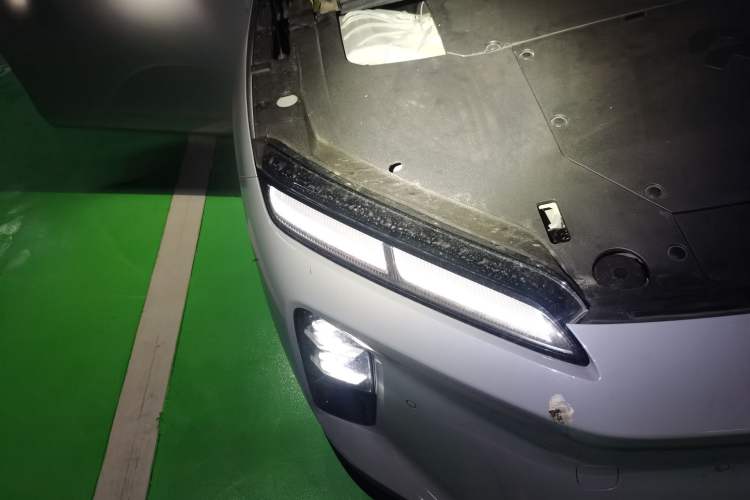 Used Nio ET5T 2025 75 kWh Touring Right Front Headlight