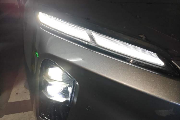 Used Nio ET5T 2025 75 kWh Touring Right Front Headlight