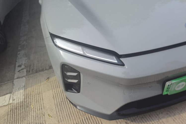 Used Nio ET5T 2025 75 kWh Touring Right Front Headlight