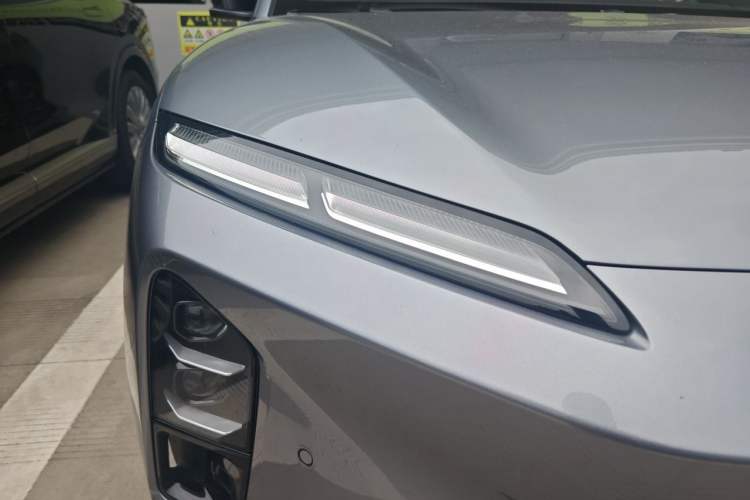 Used Nio ET5T 2025 75 kWh Touring Right Front Headlight