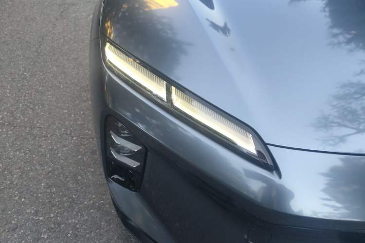 Used Nio ET5T 2025 75 kWh Touring Right Front Headlight