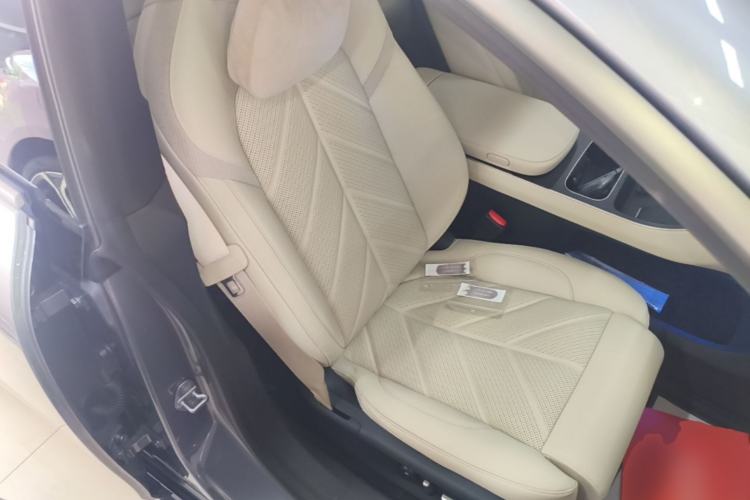 Used Nio ET5T 2025 75 kWh Touring Right Front Seat
