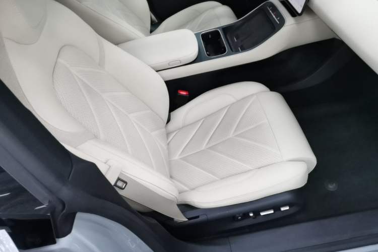 Used Nio ET5T 2025 75 kWh Touring Right Front Seat