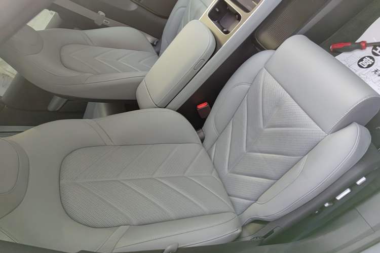 Used Nio ET5T 2025 75 kWh Touring Right Front Seat