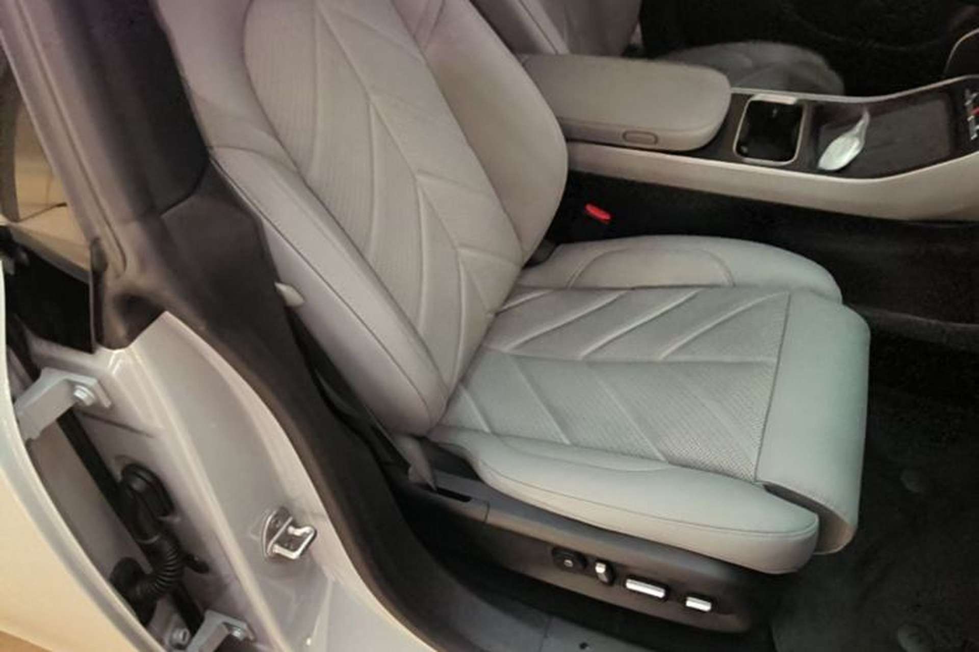 Used Nio ET5T 2025 75 kWh Touring Right Front Seat