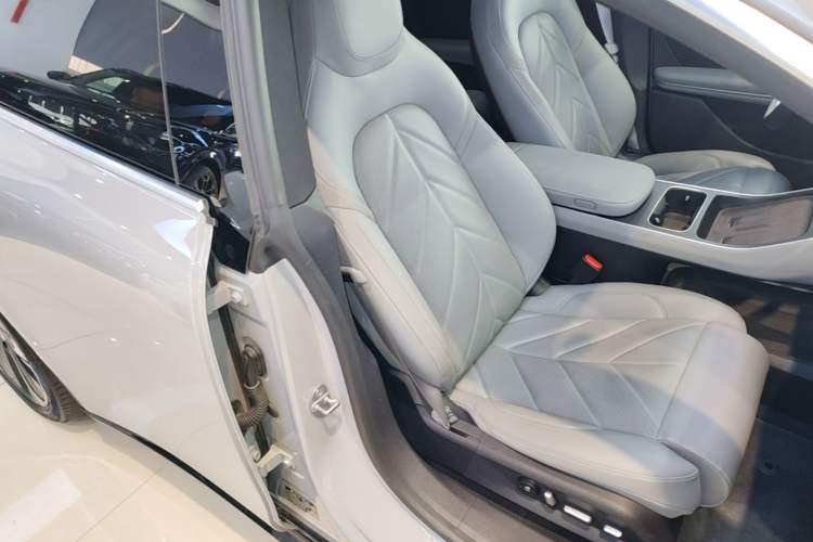 Used Nio ET5T 2025 75 kWh Touring Right Front Seat
