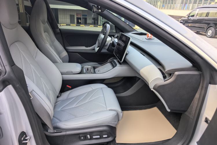 Used Nio ET5T 2025 75 kWh Touring Right Front Seat