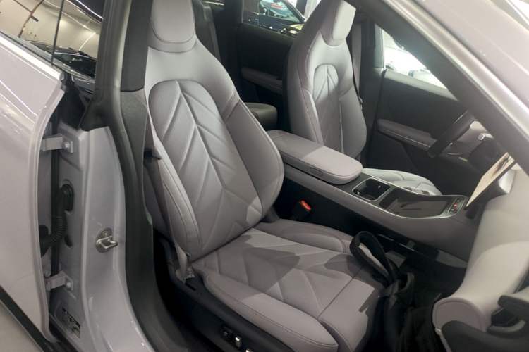 Used Nio ET5T 2025 75 kWh Touring Right Front Seat