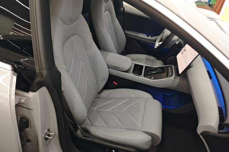 Used Nio ET5T 2025 75 kWh Touring Right Front Seat