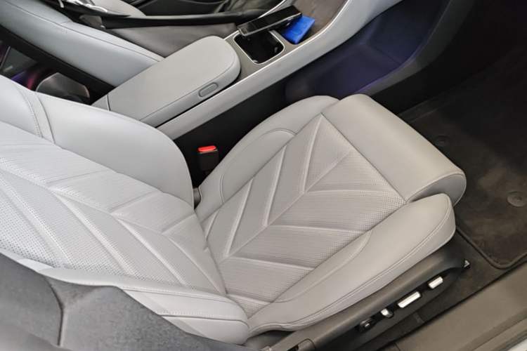 Used Nio ET5T 2025 75 kWh Touring Right Front Seat