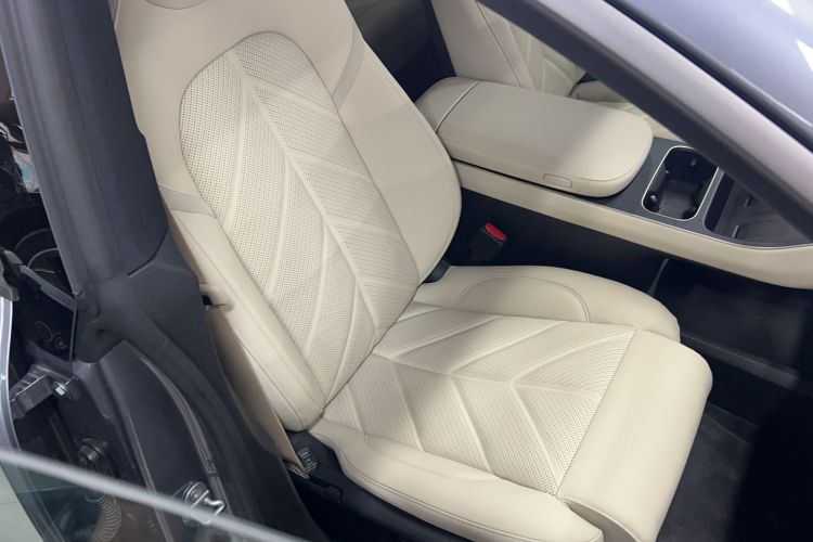 Used Nio ET5T 2025 75 kWh Touring Right Front Seat